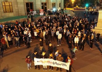 Ոստիկանությունը խախտում է օրենքները և մեղադրում ցուցարարներին (տեսանյութ)