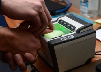 Զվարթնոցում մատնահետք վերցնելու ծառայությունը հանել են, իսկ վճարը թողել