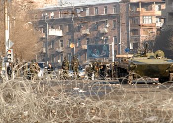 Բանակի ներգրավվումը քաղաքականություն՝ ըստ փաստաբանների և իրականում