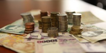 Информация о понижении зарплат офицеров не соответствует действительности