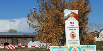 По устному распоряжению прокурора ворвавшийся в свадебный салон военнослужащий был передан российской военной базе