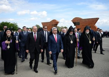 Руководство Арцаха не всегда принимало участие в праздничных мероприятиях в Сардарапате