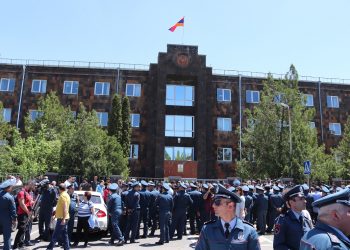Роберт Агаронян, Сакулик, «Полк ахалкалакцев»: Кто поддерживает Кочаряна