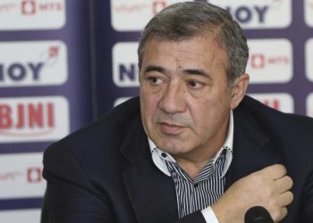 Ոստիկանությունը խուզարկություն է իրականացնում Ռուբեն Հայրապետյանի առանձնատանը