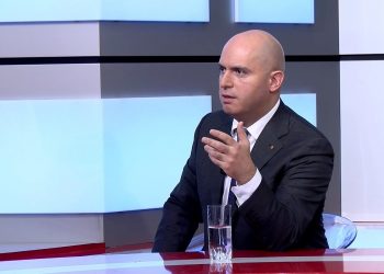 Արմեն Աշոտյանը կեղծում է. ՀՀ ավիատորները զենքերի տեղափոխմամբ զբաղվել են