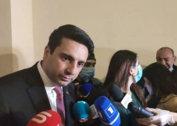 Ալեն Սիմոնյանը մանիպուլացնում է. ինչպես է Էդմոն Մարուքյանը քվեարկել պետական բյուջեների մասին օրենքին