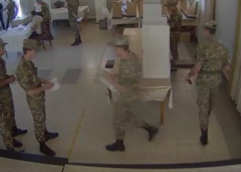 Нашумевшее видео с участием военнослужащих. Что в действительности произошло на избирательном участке