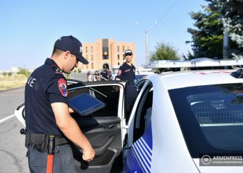 Պարեկային ծառայողներն ունեն և՛ զենք, և՛ փամփուշտ