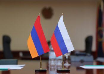 What is provided for by the 1997 Armenian-Russian agreement and what is written in the Russian-Azerbaijani agreement?
