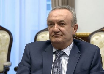 Կեղծ չեն, բայց դիպլոմ էլ չեն․ կրթության նախարարի նուրբ մանիպուլյացիան