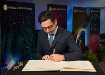 Փաթափությանը նվիրաբերել է Նոբելյան մրցանակի 3 կրկնօրինակներից 1-ը․ ի՞նչ գիտենք մրցանակի մասին