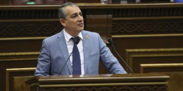 Депутат ошибается: в прошлом офицеры также получали жилье во время службы