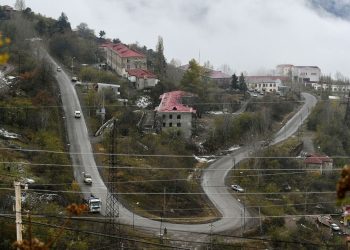 Արցախի կյանքի ճանապարհը.  Հայ պաշտոնյաների անորոշ ու հակասական հայտարարությունները Լաչինի մասին