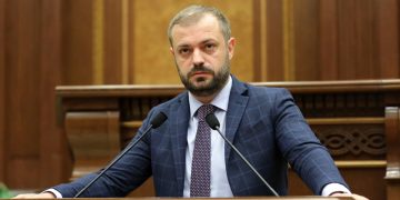 Երբ պետք է՝ դրամով, երբ պետք է՝ դոլարով․ Պապոյանը մանիպուլացնում է ՀՆԱ ցուցանիշները՝ նախկինում և հիմա