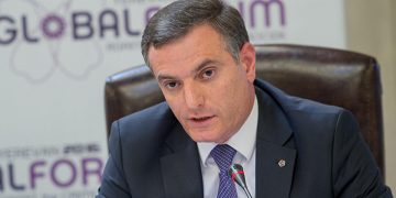 Сопоставление несопоставимого: бывший замминистра обороны манипулирует данными о расходах на закупку оружия