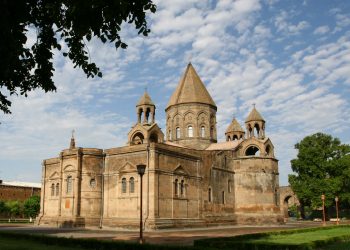 Ի՞նչ օգնություն է տրամադրել Մայր Աթոռը Արցախից բռնի տեղահանված անձանց